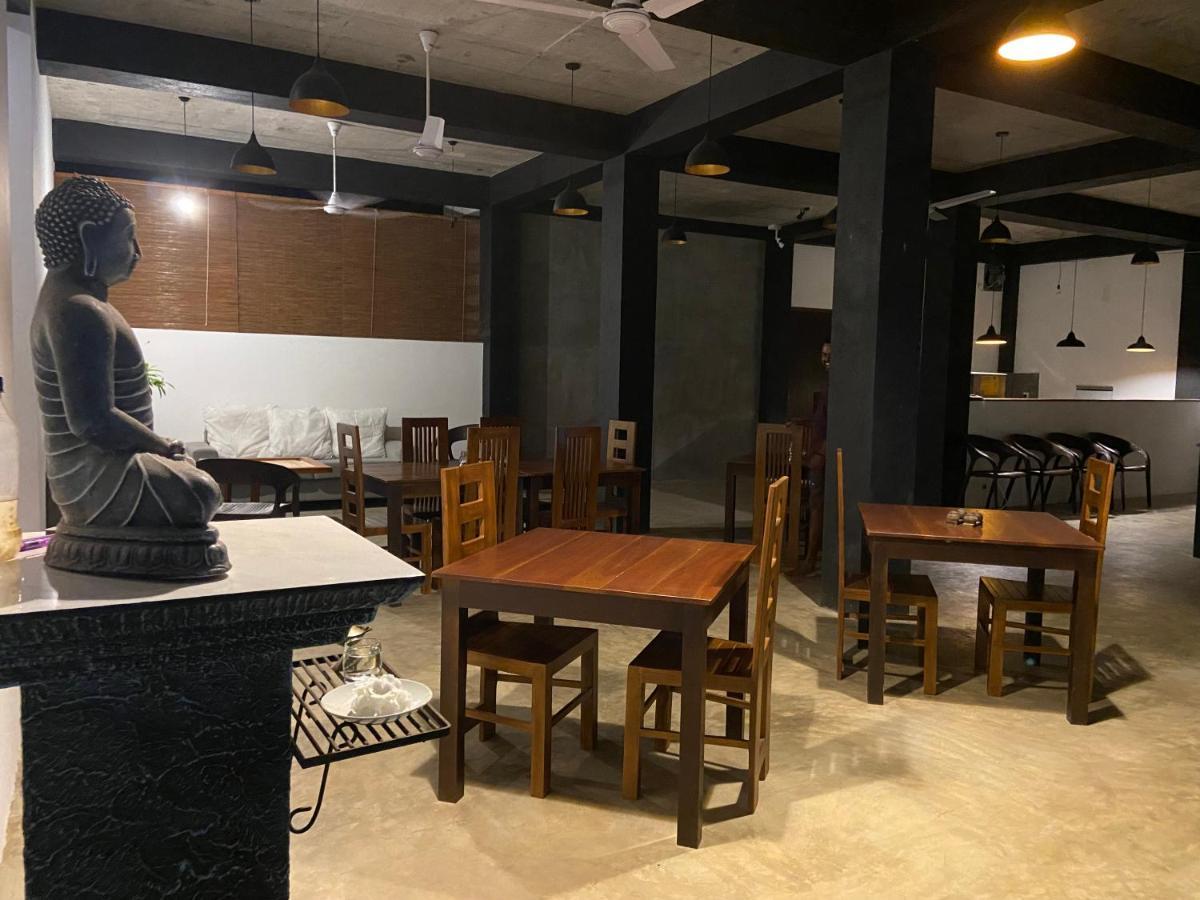 The Atrium Hiriketiya 호텔 디크웰라 외부 사진